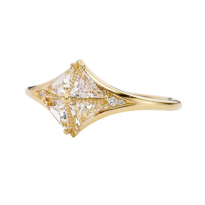 ARTEMER Rings Detailed Star Engagement Ring with Triangle Diamonds