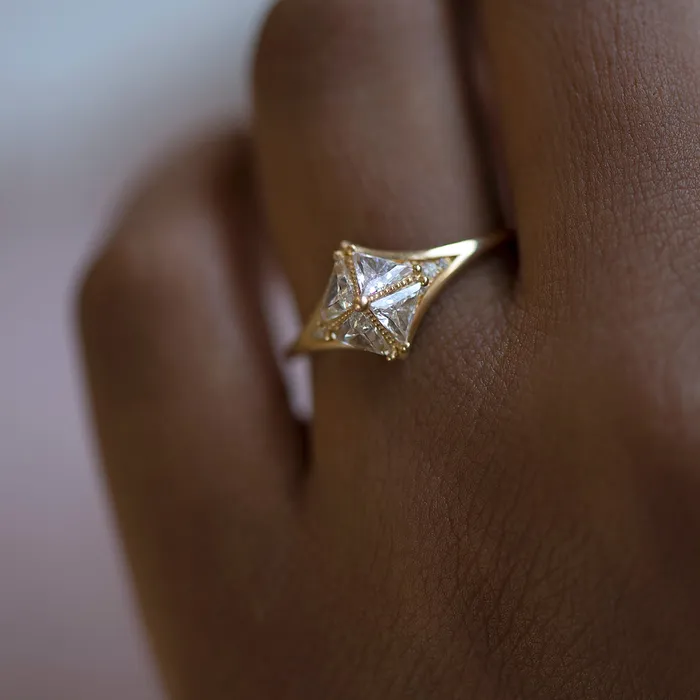 ARTEMER Rings Detailed Star Engagement Ring with Triangle Diamonds