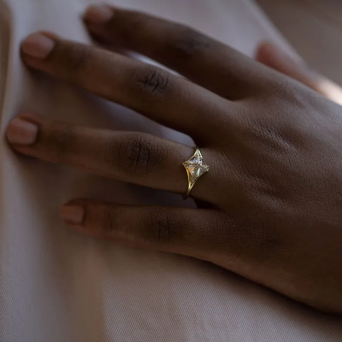 ARTEMER Rings Detailed Star Engagement Ring with Triangle Diamonds