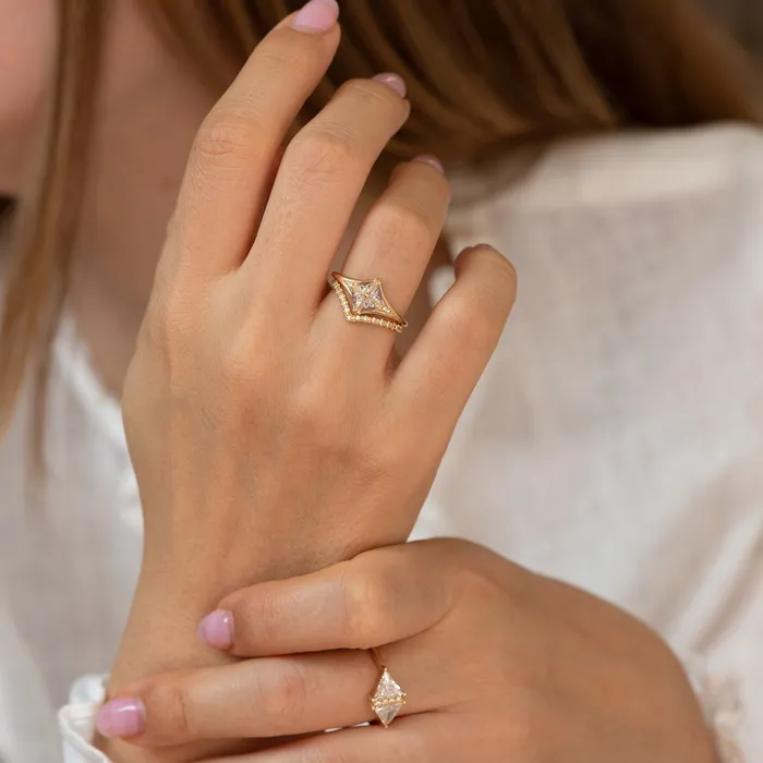 ARTEMER Rings Detailed Star Engagement Ring with Triangle Diamonds