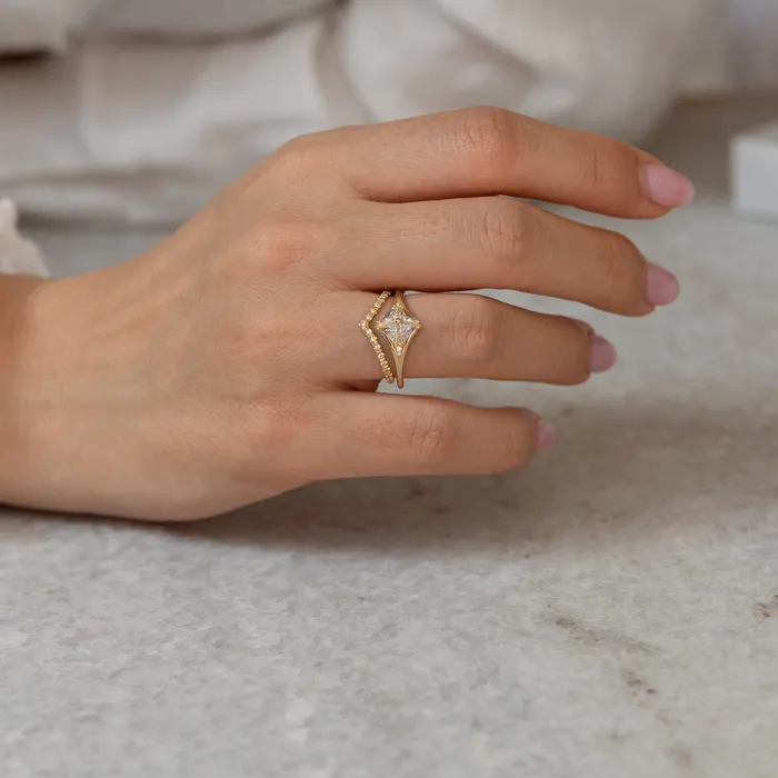 ARTEMER Rings Detailed Star Engagement Ring with Triangle Diamonds