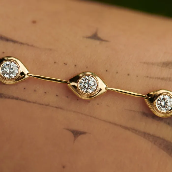 Minimalist Daisy Chain Gold Bracelet with White Diamonds ARTEMER Bracelets Minimalist Daisy Chain Gold Bracelet with White Diamonds ARTEMER Bracelets