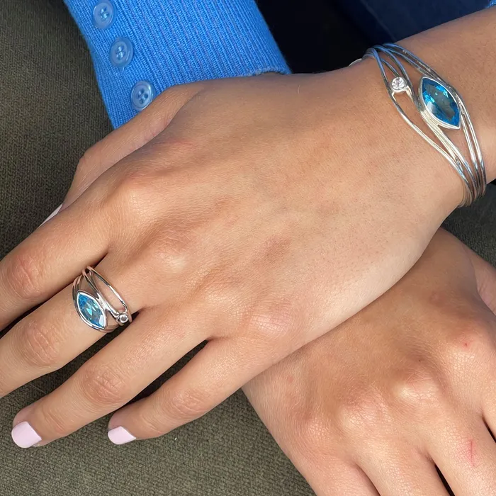 Rings Q Evon East West Silver Marquise Ring Peridot
